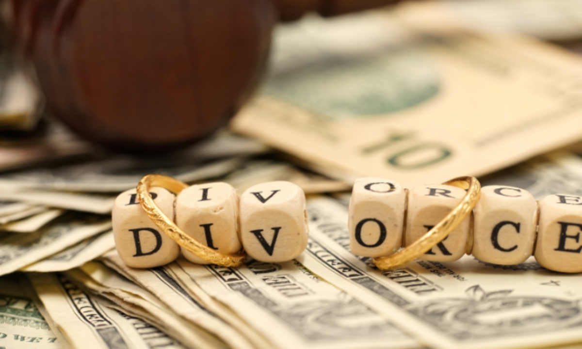 Financial Tips for Non-Working Spouses Going Through a Divorce